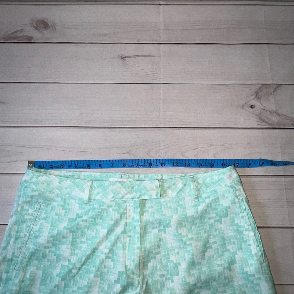 Lady Hagen Golf Shorts Size 10 Aqua Mint Geometric Print Stretchy Flat Front - Picture 3 of 7